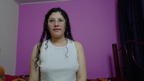 Snapshot of vainilla_cam chatting on June 2026 01:59:01 AM Vainilla online show from June 2026 01:59:01 AM