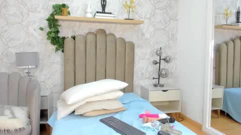 Vaiolet  online show from December 2024 10:23:01 PM