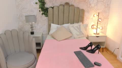 Vaiolet  online show from January 2025 07:49:01 PM