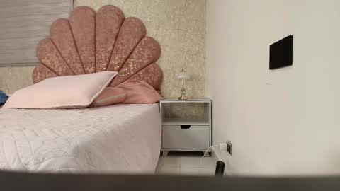 Snapshot of vaiolet_colls chatting on February 2026 12:26:02 PM Vaiolet colls online show from February 2026 12:26:02 PM