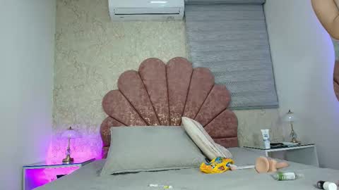 Snapshot of vaiolet_colls chatting on February 2026 11:59:01 AM Vaiolet colls online show from February 2026 11:59:01 AM