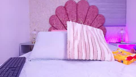 Snapshot of vaiolet_colls chatting on February 2026 12:04:02 PM Vaiolet colls online show from February 2026 12:04:02 PM