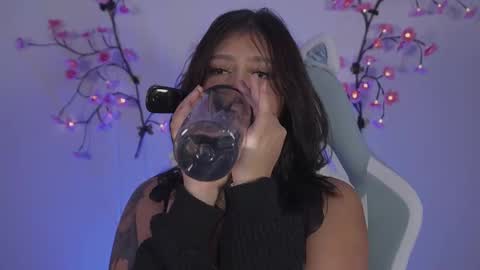 Snapshot of val_luv chatting on March 2026 01:01:02 AM val online show from March 2026 01:01:02 AM