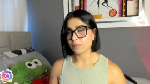 Snapshot of val_varago chatting on June 2026 10:11:02 PM val_varago online show from June 2026 10:11:02 PM