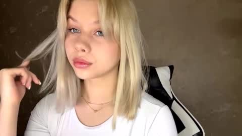 Snapshot of valenestimus chatting on November 2025 03:20:02 AM Olachka online show from November 2025 03:20:02 AM