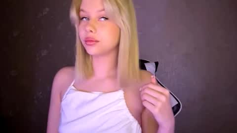 Snapshot of valenestimus chatting on December 2025 03:16:02 AM Olachka online show from December 2025 03:16:02 AM