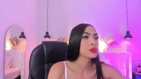 Valentina online show from February 2025 12:33:01 PM