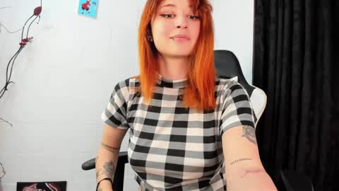 Snapshot of valent_27 chatting on December 2024 08:37:02 AM Valentina online show from December 2024 08:37:02 AM