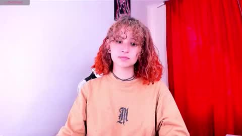 Snapshot of valent_27 chatting on September 2025 04:39:01 PM Valentina online show from September 2025 04:39:01 PM