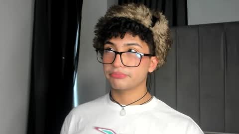 Valentin0 online show from October 2025 07:53:02 PM