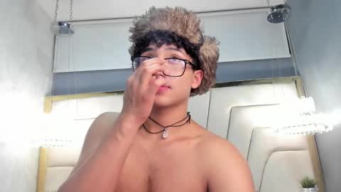 Valentin0 online show from November 2025 09:48:01 PM