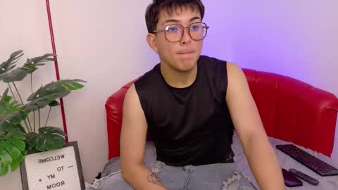 Valentin  online show from November 2025 03:51:02 AM