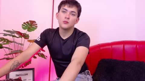 Valentin  online show from November 2025 03:45:02 AM