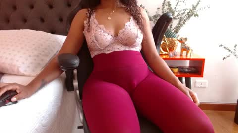 Valen Ferrer online show from April 2026 06:45:01 PM