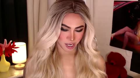 Snapshot of valentina_goddess_tsxxx chatting on February 2025 10:21:01 PM Amanda online show from February 2025 10:21:01 PM