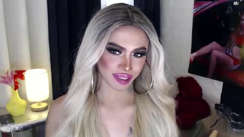 Snapshot of valentina_goddess_tsxxx chatting on February 2025 12:25:02 AM Amanda online show from February 2025 12:25:02 AM