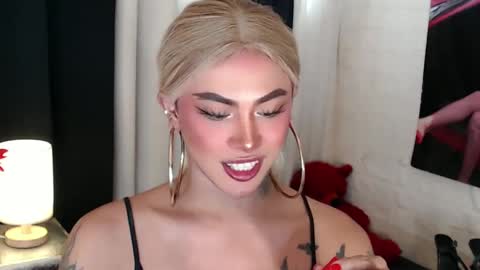 Snapshot of valentina_goddess_tsxxx chatting on March 2025 05:13:01 AM Amanda online show from March 2025 05:13:01 AM