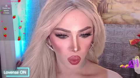 Snapshot of valentina_goddess_tsxxx chatting on December 2025 05:29:02 PM Amanda online show from December 2025 05:29:02 PM