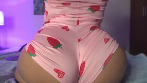 Snapshot of valentina_king18 chatting on October 2025 11:29:02 PM VALENTINA online show from October 2025 11:29:02 PM