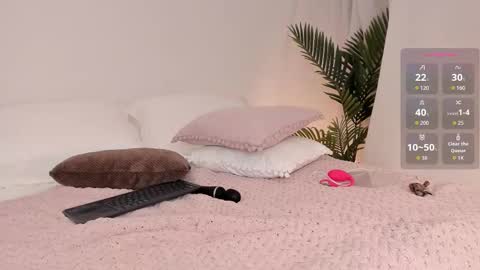 Snapshot of valentina_m17 chatting on November 2025 12:25:01 AM VALENTINA online show from November 2025 12:25:01 AM