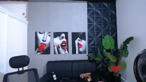 Snapshot of valentina_mature chatting on June 2026 09:46:01 PM Valentina online show from June 2026 09:46:01 PM