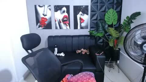 Snapshot of valentina_mature chatting on June 2026 11:35:01 PM Valentina online show from June 2026 11:35:01 PM