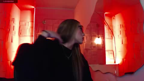 Valentina online show from November 2025 01:00:02 PM