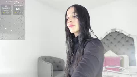 Snapshot of valentina_ross_ chatting on June 2026 12:11:01 PM Valentina online show from June 2026 12:11:01 PM