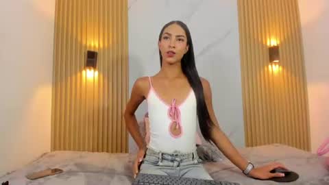 valentinaliux_ online show from June 2026 11:42:02 AM
