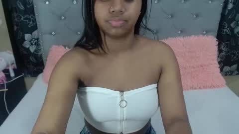 Snapshot of valentinavega18x chatting on February 2026 03:11:02 PM valentina vega online show from February 2026 03:11:02 PM