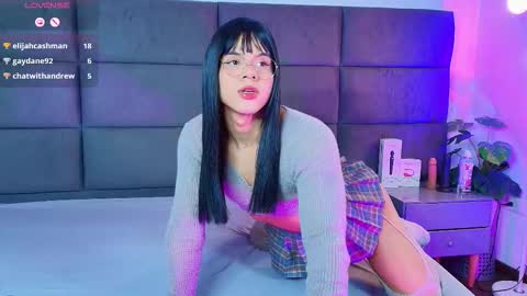 valentino moon online show from December 2025 02:09:02 AM