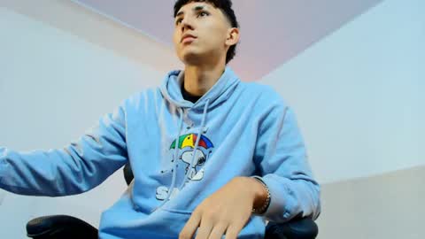 valentino_rey online show from May 2026 12:13:02 PM