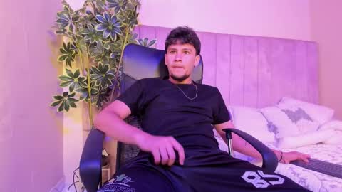 Snapshot of valentino_russo chatting on February 2026 12:38:01 PM VALENTINO online show from February 2026 12:38:01 PM