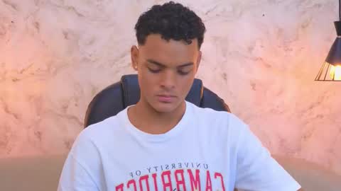 valentino_thompson online show from October 2025 08:09:02 PM