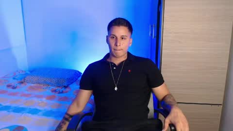 Snapshot of valentinosex_1 chatting on April 2026 11:30:02 PM VALENTINO online show from April 2026 11:30:02 PM
