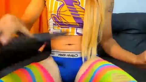 valeriapinkk online show from December 2024 03:01:01 PM