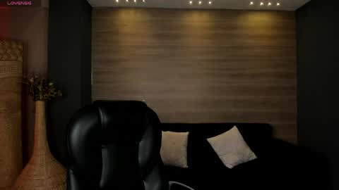 Snapshot of valeriaroldanx chatting on April 2026 10:17:02 AM Valeria online show from April 2026 10:17:02 AM