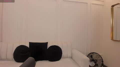 Snapshot of valeriaroldanx chatting on June 2026 11:35:02 AM Valeria online show from June 2026 11:35:02 AM