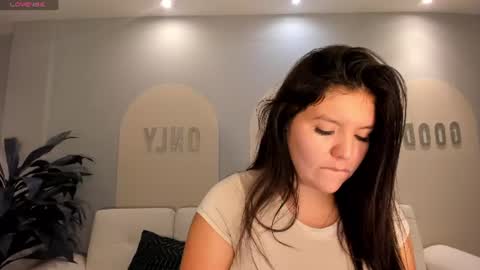 Snapshot of valeriaroldanx chatting on June 2026 11:40:02 AM Valeria online show from June 2026 11:40:02 AM