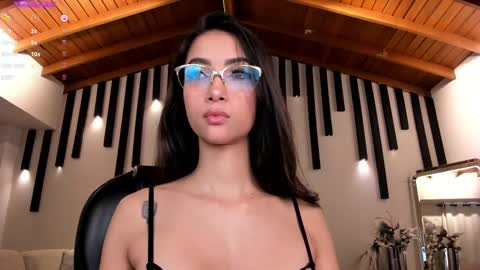 Snapshot of valeriavelvet chatting on February 2025 02:57:01 PM Vale online show from February 2025 02:57:01 PM