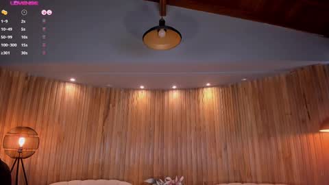 Snapshot of valeriavelvet chatting on February 2025 02:59:02 PM Vale online show from February 2025 02:59:02 PM