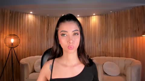 Snapshot of valeriavelvet chatting on February 2025 06:26:02 PM Vale online show from February 2025 06:26:02 PM