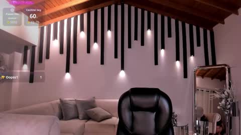 Snapshot of valeriavelvet chatting on September 2025 12:09:02 PM Vale online show from September 2025 12:09:02 PM