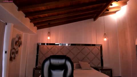 Snapshot of valeriavelvet chatting on October 2025 12:04:02 PM Vale online show from October 2025 12:04:02 PM