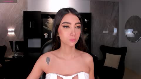 Snapshot of valeriavelvet chatting on November 2025 12:05:02 PM Vale online show from November 2025 12:05:02 PM