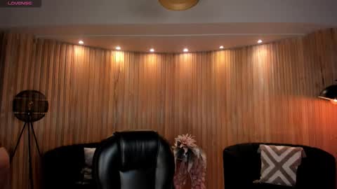 Snapshot of valeriavelvet chatting on December 2025 12:20:01 PM Vale online show from December 2025 12:20:01 PM