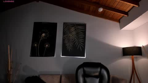 Snapshot of valeriavelvet chatting on January 2026 12:18:02 PM Vale online show from January 2026 12:18:02 PM