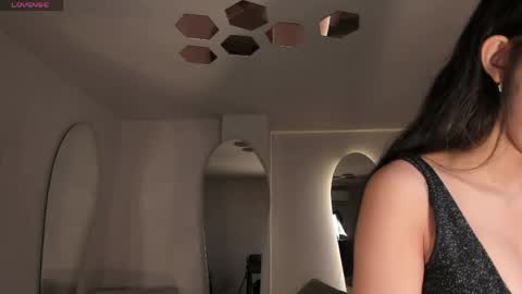 Snapshot of valeriavelvet chatting on April 2026 11:57:02 AM Vale online show from April 2026 11:57:02 AM
