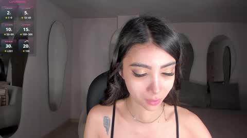 Snapshot of valeriavelvet chatting on May 2026 11:52:02 AM Vale online show from May 2026 11:52:02 AM