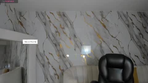 Snapshot of valeriavelvet chatting on June 2026 12:07:01 PM Vale online show from June 2026 12:07:01 PM
